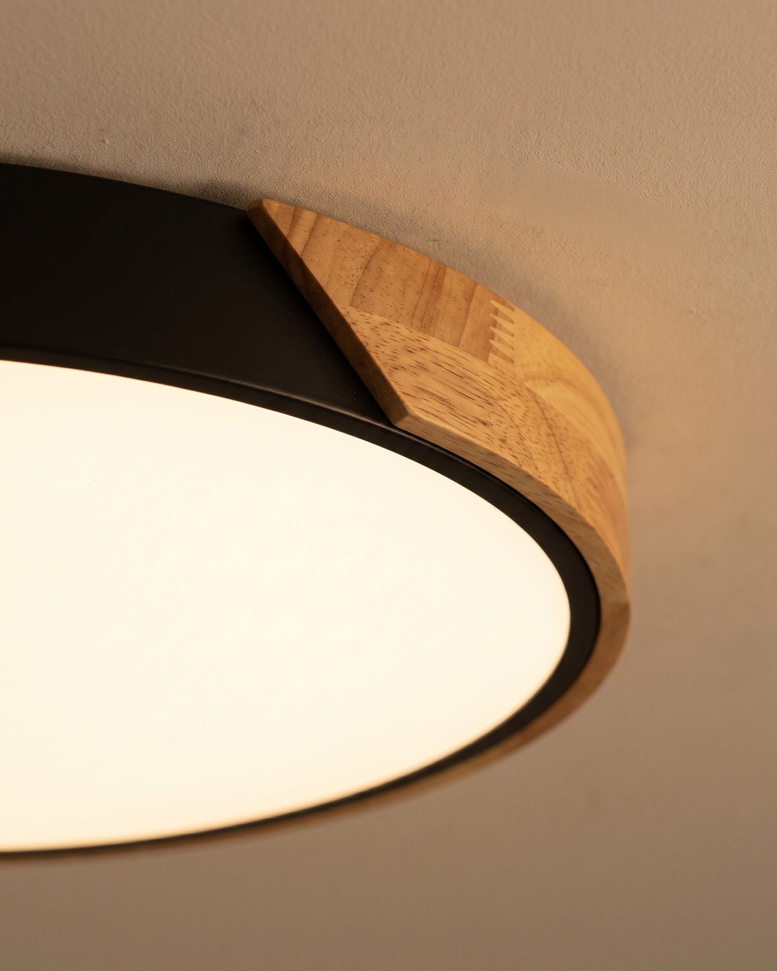 Macro of the black rim, solid wood wedge and evenly glowing face